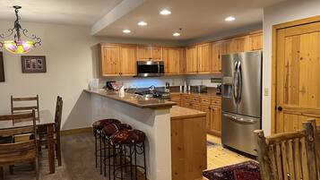 Coffee/tea maker, fridge, microwave, oven