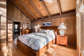 4 soverom, strykejern/-brett, wi-fi (inkludert) og sengetøy