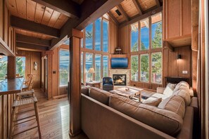 Smart TV y chimenea 