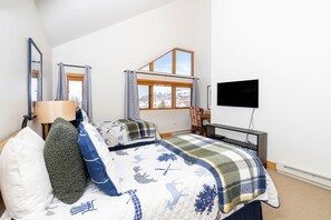 4 bedrooms, iron/ironing board, Internet, wheelchair access