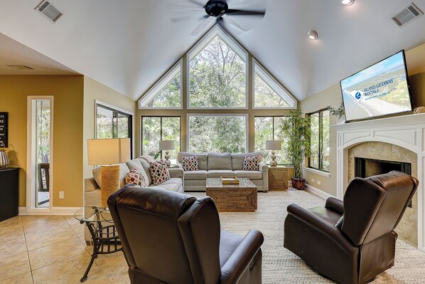 Smart TV - Updated 3 Bedroom/3 Bathroom Home in Palmetto Dunes Steps Away from the Beach (Hilton Head Island)