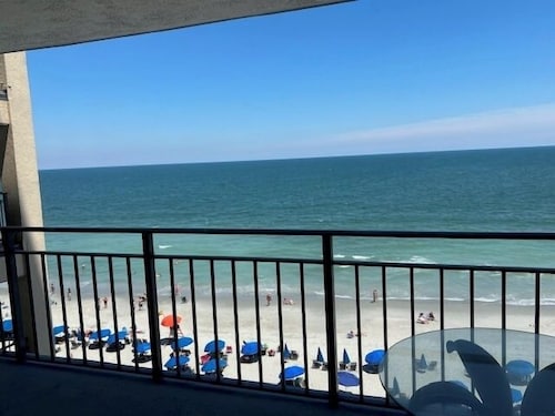 SPACIOUS WITH GREAT VIEWS THIS TWO BEDROOM CONDO IS HOT!