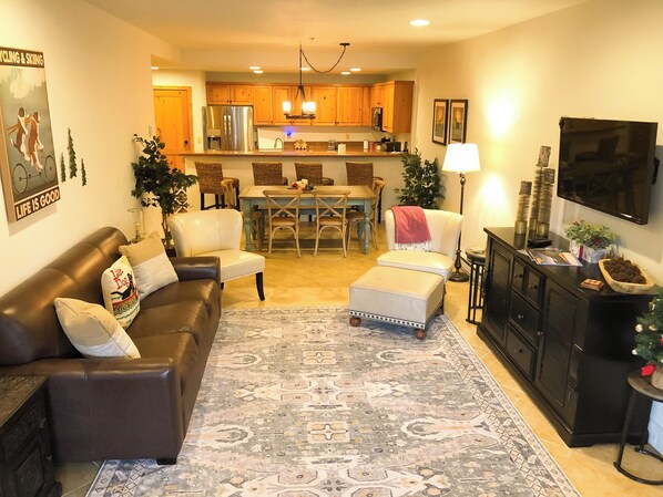 Televisie en een open haard