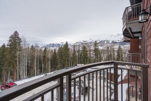 Property grounds - Unobstructed Mountain Views From Private Balcony in This Stunning 1-Bedroom Resi (Mountain Village)