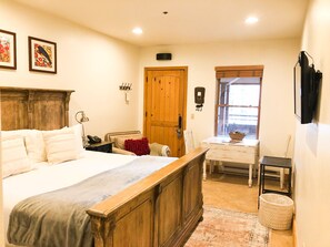 Free internet, wheelchair access - Quiet Lock-Off Room With King Bed in Mountain Village (Mountain Village)