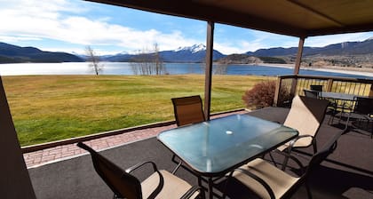 On Lake! Views, 1st Floor, Hot Tub! Walk to Amphitheater, Marina, Dining