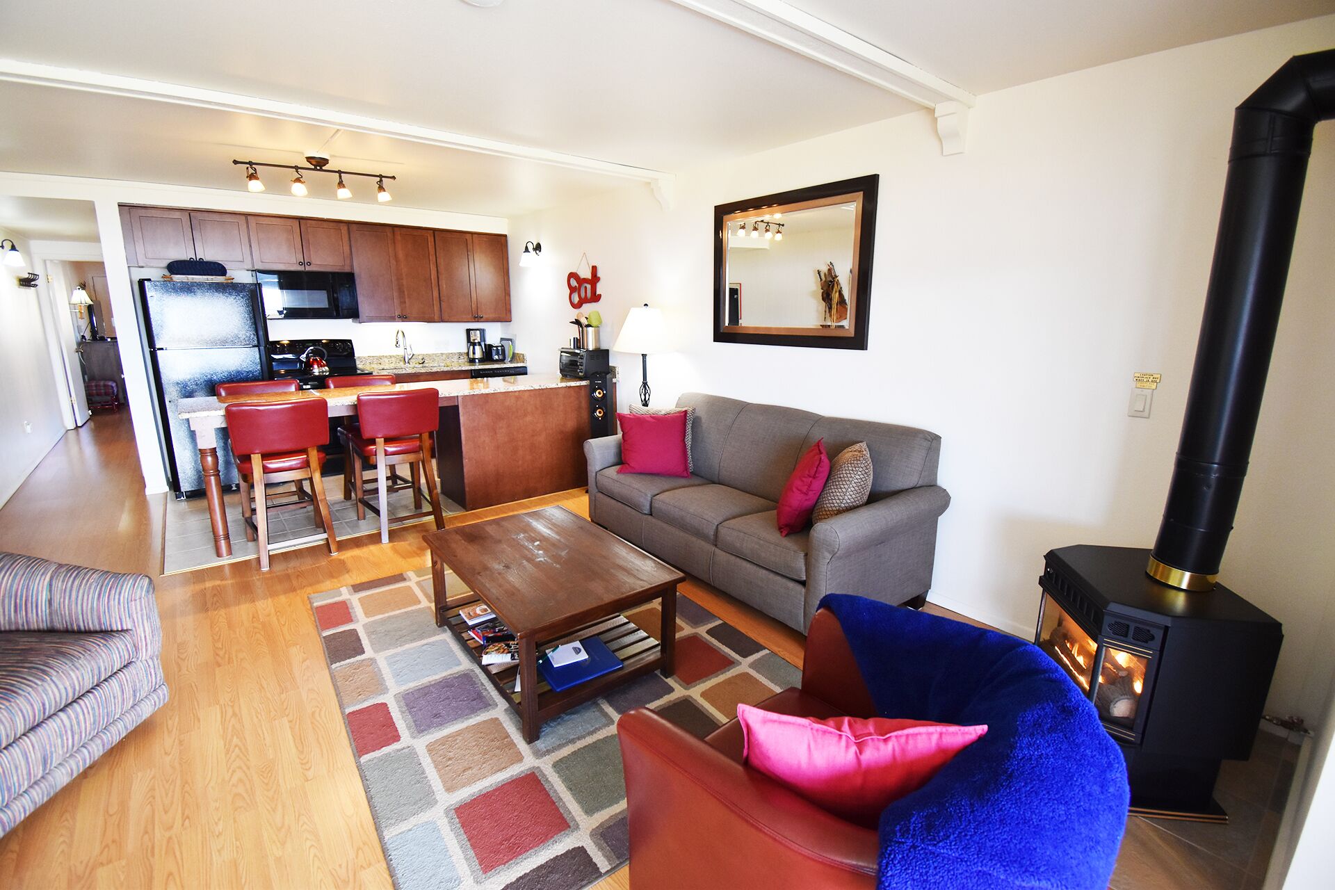 Lakefront-1st Floor, Views, Hot Tub. On Rec Path. Walk to Concerts, Dining