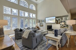 TV, stereo - 6 Bedroom/6 Bathroom 3rd Row home in Palmetto Dunes Great for Multi Family (Hilton Head Island)