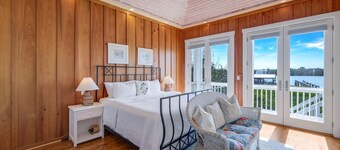 ROOSEVELT COTTAGE -CAPTIVA BAY FRONT con piscina climatizada y muelle. Fácil acceso a la playa y no muy lejos. 