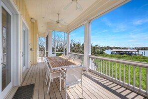 屋外ダイニングエリア