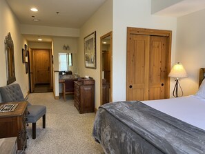 2 Schlafzimmer, Schreibtisch, Bügeleisen/Bügelbrett