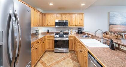 Cozy Private 2-Bedroom Mountain Village Condo