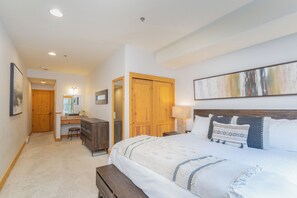 3 bedrooms, iron/ironing board, Internet, wheelchair access