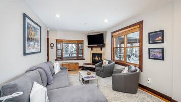 TV, fireplace
