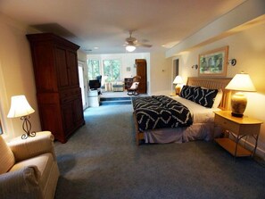 6 bedrooms, iron/ironing board, WiFi, bed sheets - Pet Friendly! 4th Row Home, Spacious 6 Bed in Palmetto Dunes Close to Beach!! (Hilton Head Island)