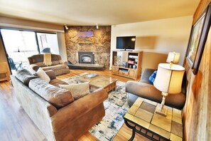 Télévision, cheminée