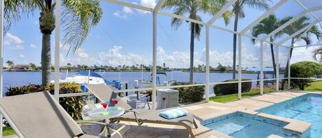 حمّام سباحة مُدفَّأ