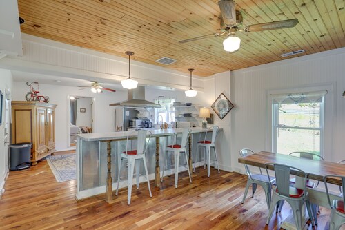 Secluded Marshall Farmhouse w/ Hot Tub!
