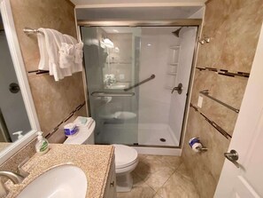 Shower, hair dryer, shampoo - Vacation Villas #335 - Beachfront Condo with Amazi (Fort Myers Beach)