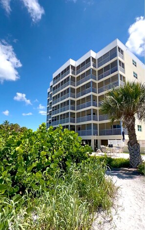 Exterior - Vacation Villas #335 - Beachfront Condo with Amazi (Fort Myers Beach)