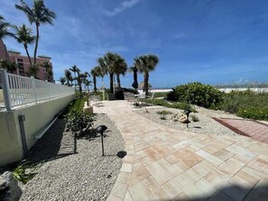 Terrace/patio - Vacation Villas #335 - Beachfront Condo with Amazi (Fort Myers Beach)