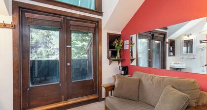 Authentic Classic Ski Town -huone