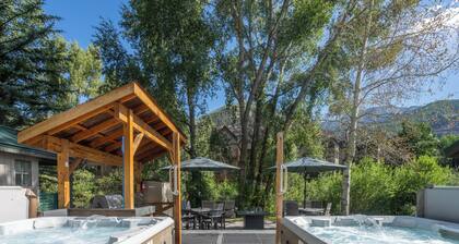 Habitación de hotel con cama King en la posada de la montaña