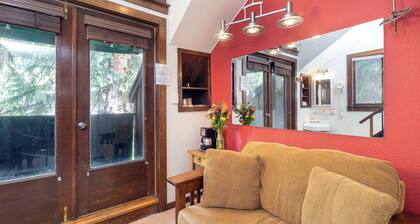 Manitou Lodge Lofted Room Telluridessa