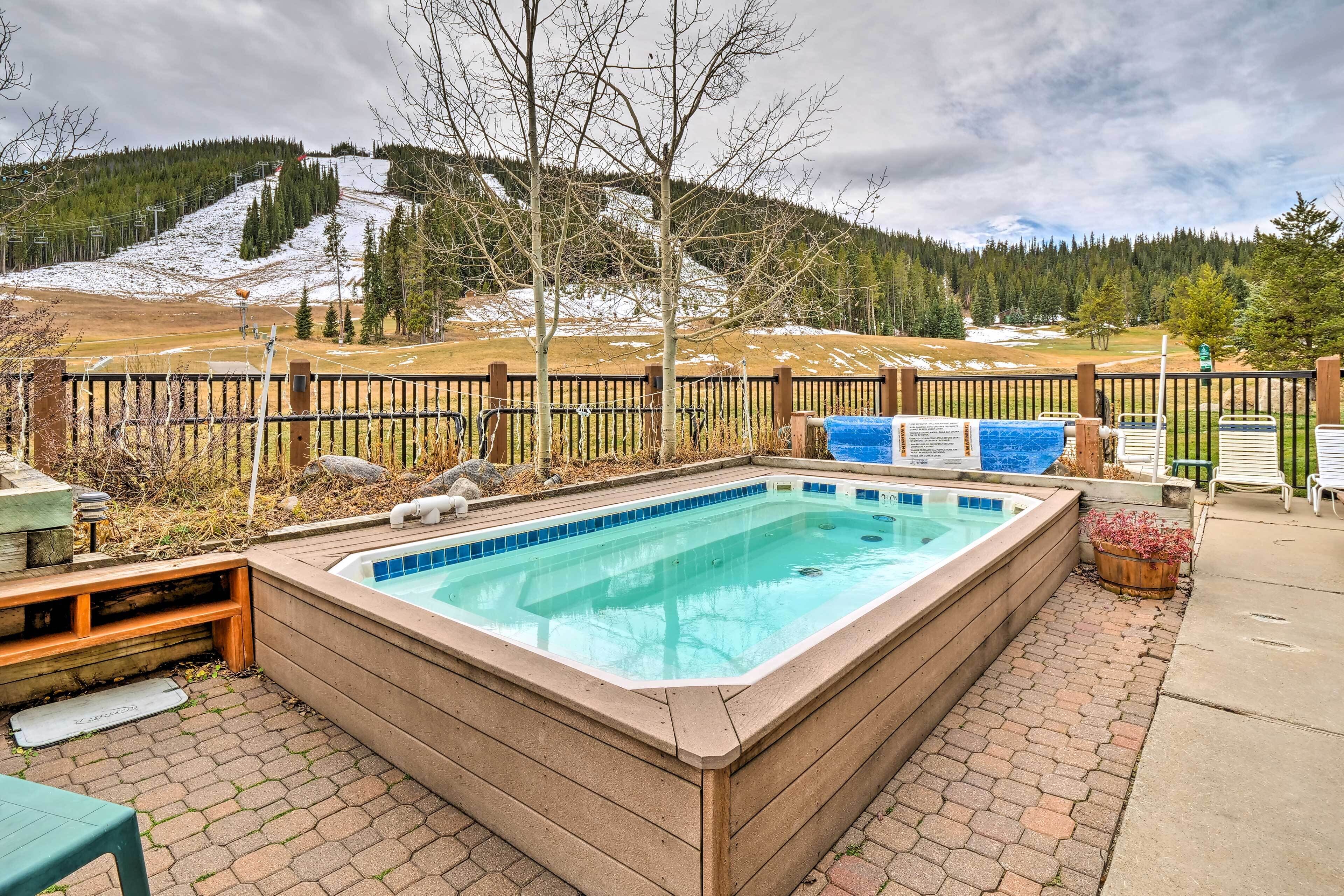 Copper Mountain Ski-in/Ski-Out Condo w/ Balcony!