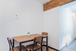 Dining - Clean, Spacious Suite in Prime Riverside Location (Telluride)