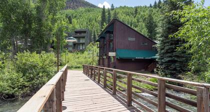 Quaint Lodge lähellä Downtown with Prime River Sijainti
