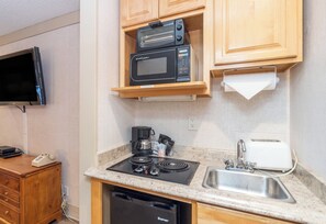 Fridge, microwave, stovetop, coffee/tea maker