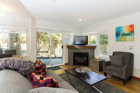 Smart TV, fireplace, offices