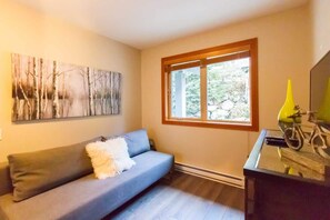 Smart-TV, Kamin, Arbeitsbereiche