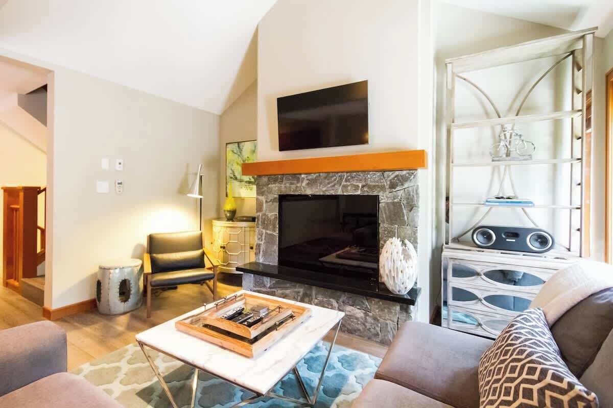 Smart TV, fireplace