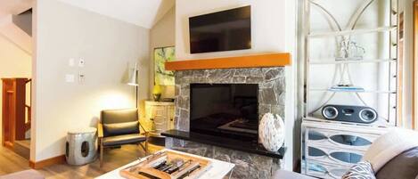 Smart TV, fireplace