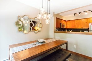 Dining - Ski Home, Free Shuttle, Communal Hot Tub (Whistler)