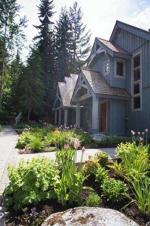 Exterior - Ski Home, Free Shuttle, Communal Hot Tub (Whistler)