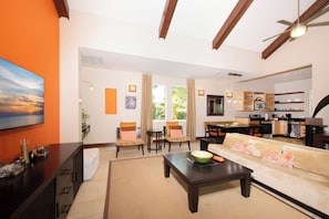 TV, stereo - Papaya Cottage: Micro-Resort 10 Minutes from Seven Mile Beach w/ Pool and Jacuzzi (West Bay)