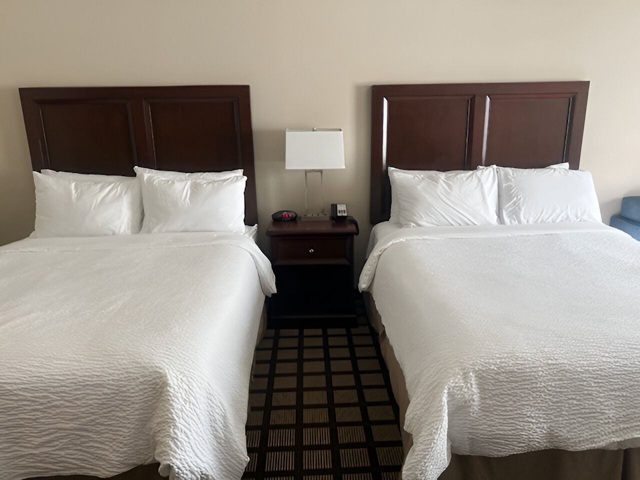 Suite, 2 queensize-senger | Skrivebord, blendingsgardiner og strykejern/-brett