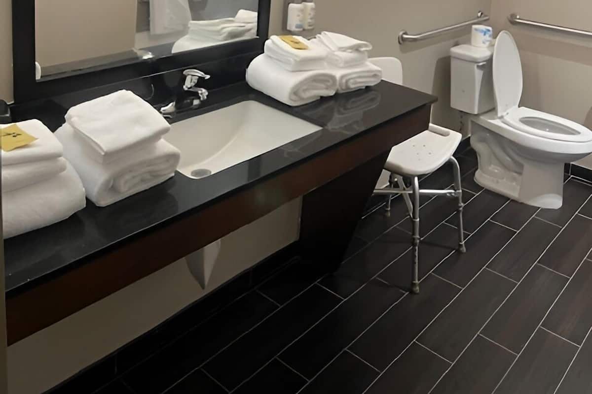 Kombinert dusj/badekar og dusjhode med hydromassaje