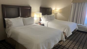 Standaard kamer, 2 queensize bedden | Een bureau, verduisterende gordijnen, een strijkplank/strijkijzer