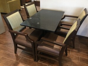 Free daily buffet breakfast  - Garner Hotel Page Lake Powell Area by IHG (Page)