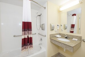 高级房, 1 张特大床, 无障碍, 无烟房 | 浴室 | 毛巾