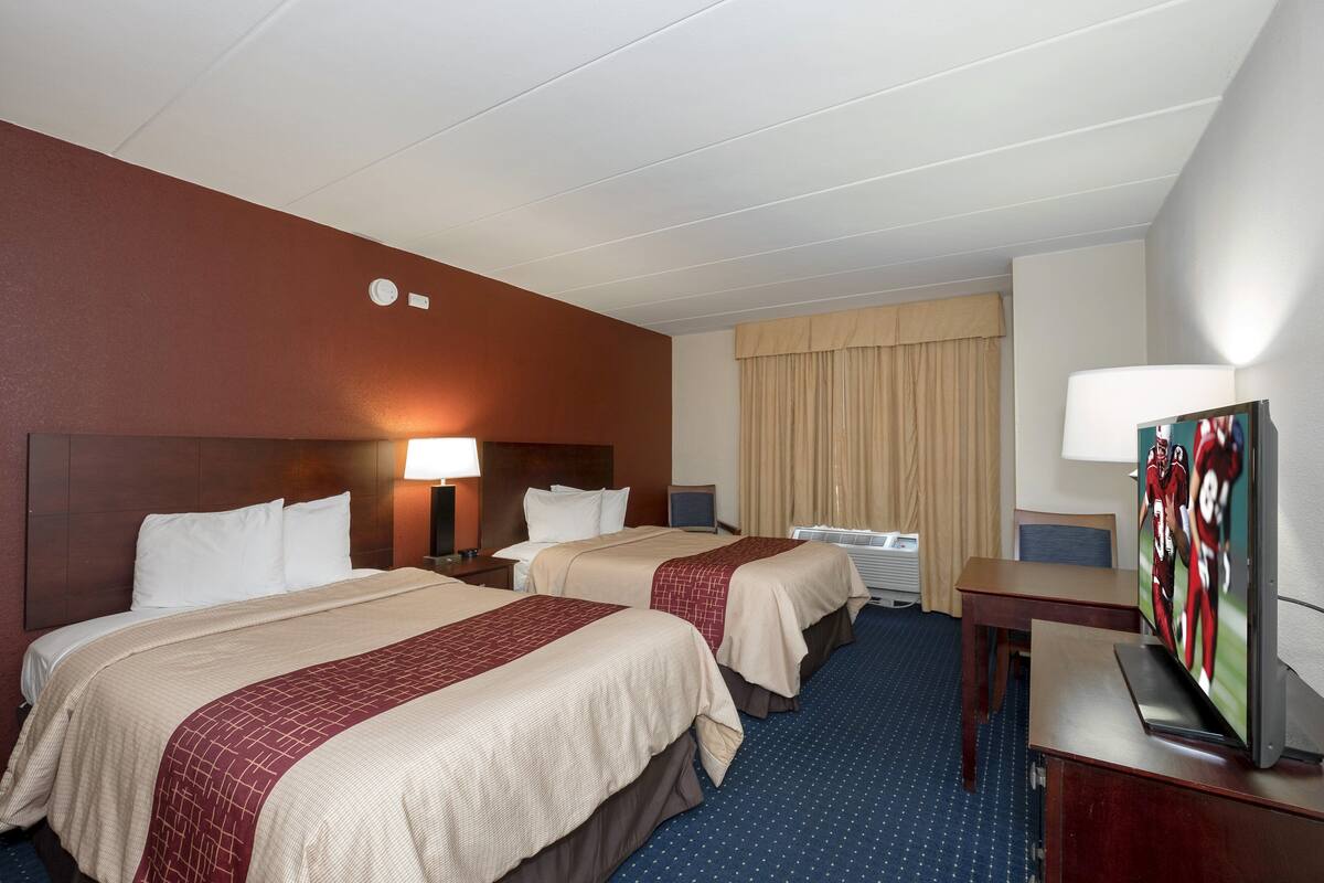 Deluxe Room, 2 Double Beds, Non Smoking | Desk, blackout drapes, WiFi (free), bed sheets
