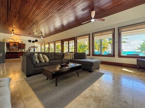 Smart-TV og stereoanlegg