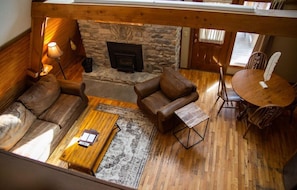 Smart TV, chimenea y reproductor de DVD 