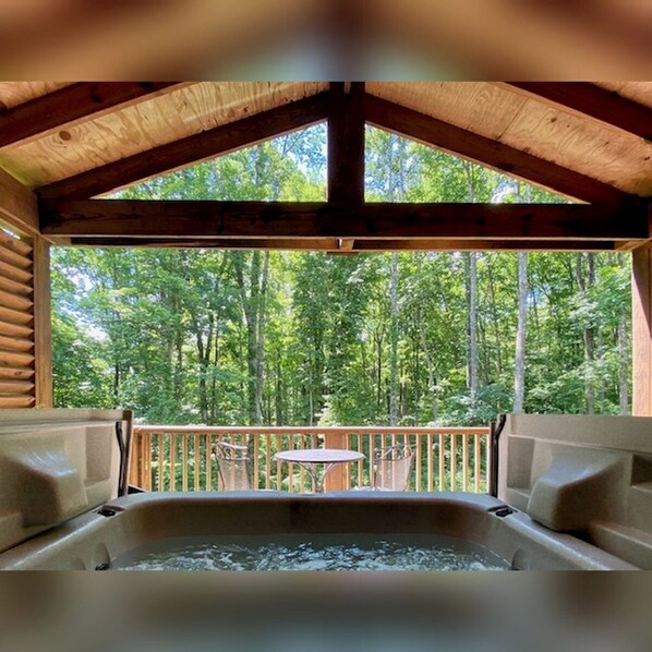 Tina de hidromasaje al aire libre