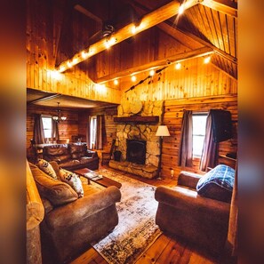 Smart TV, fireplace, DVD player - Oakridge - Hosted by The Chalets (S. Bloomingville)