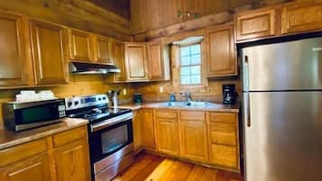 Refrigerador, microondas, horno y cafetera y tetera